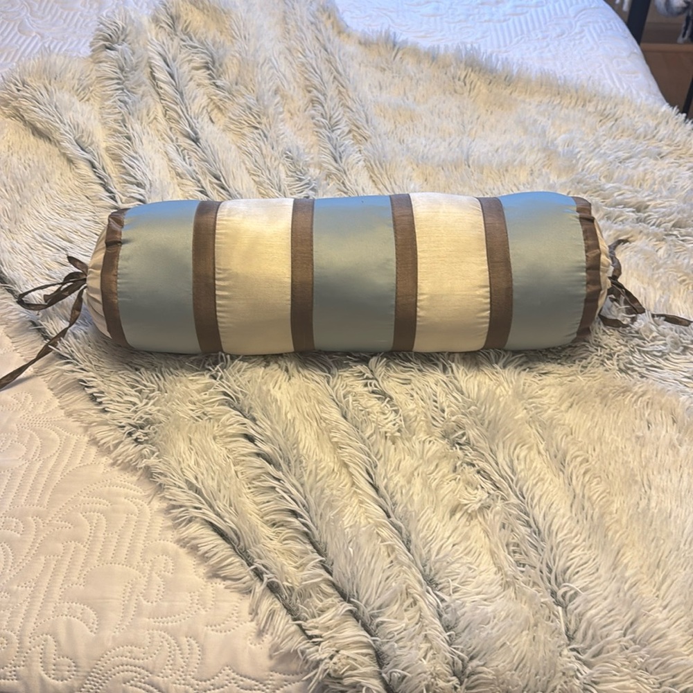 Accent pillow